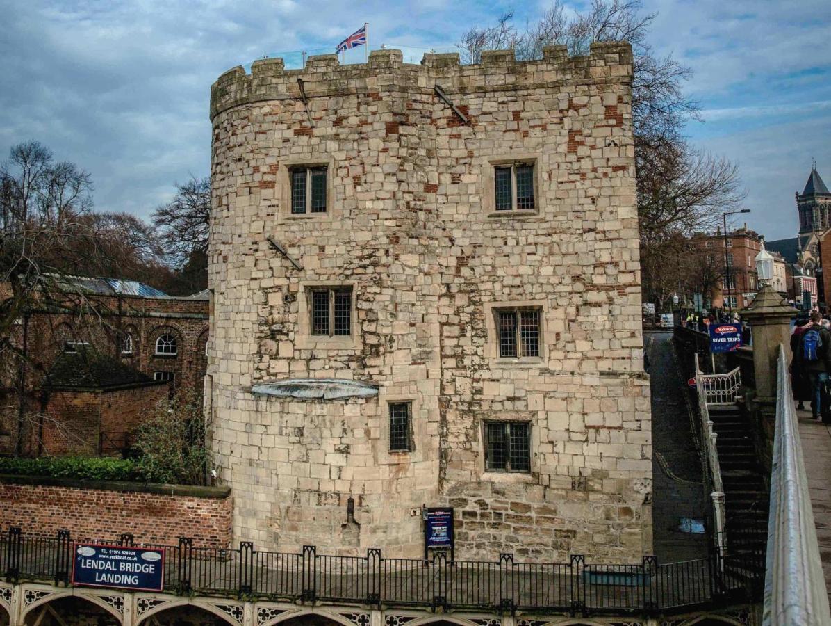 Vila Lendal Tower York Exteriér fotografie