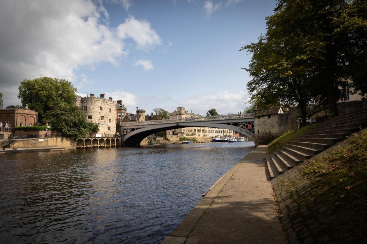 Vila Lendal Tower York Exteriér fotografie
