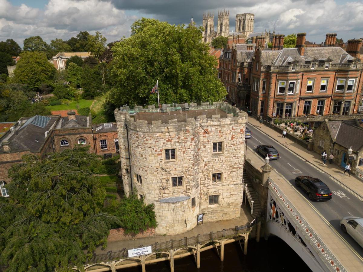 Vila Lendal Tower York Exteriér fotografie